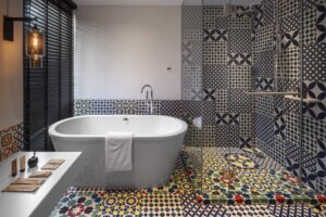 15. Room Stylish boutique Deluxe Room bathroom with freestanding bathtub and walk in shower in central Bangkok - PASSA HOTEL BANGKOK